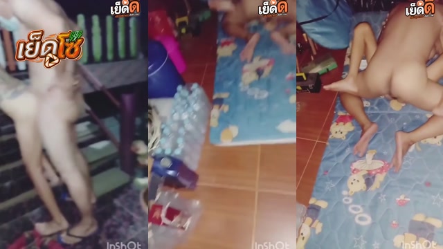 คลิปหลุด นัดเพื่อนชาย มาเย็ดเมียตัวเอง สาวตัวเล็กลายเต็มหลัง โดนจับเย็ดหีท่าหมานอกบ้าน พร้อมกับให้ผัวถ่ายคลิป ก่อนจะโดนตอกหีคาเตียงในบ้านต่อ เสียวจริงๆ