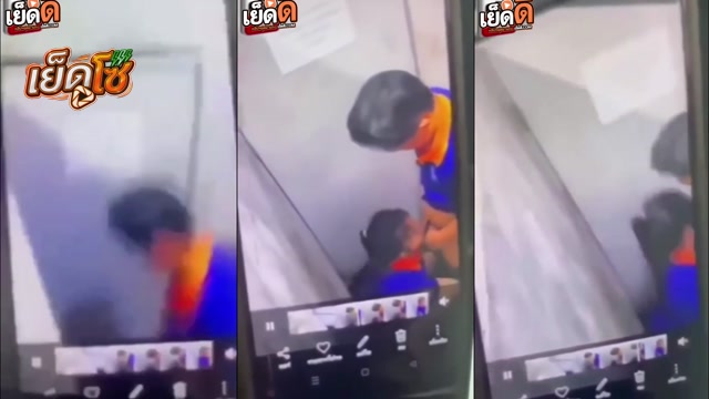คลิปหลุด หาดูยาก!! สาวโรงงานโดนเพื่อนแอบถ่ายคลิป ในขณะที่กำลังโม๊คควยสุดฟินให้กับเพื่อนชายในที่ทำงาน ร่านหีจริงๆ แอบพักเที่ยงมาโม๊คควยในห้องน้ำหญิง เด็ดๆเสียวๆ